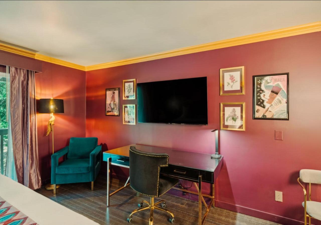 The Fainting Couch Boutique Hotel Cobb Room photo