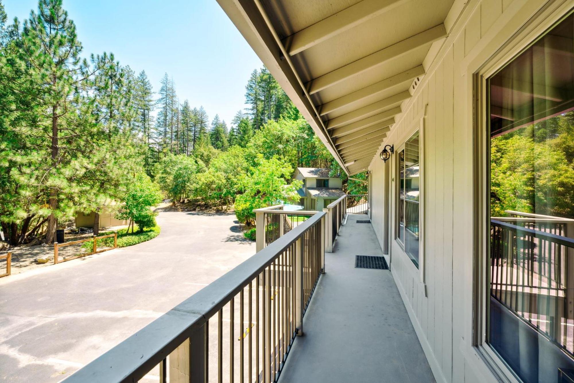 The Fainting Couch Boutique Hotel Cobb Exterior photo